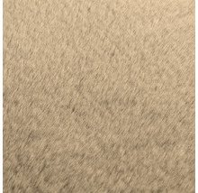 Detailní záběr na texturu měkké umělé kožešiny pro koberce nebo textilie.