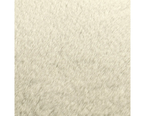 Detailní pohled na texturu měkké umělé kožešiny.