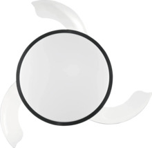 Stropní ventilátor s kulatým LED osvětlením a třemi zakřivenými lopatkami, pohled zdola.
