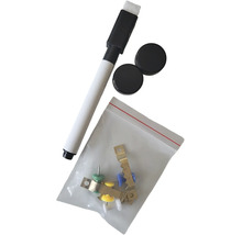 Sada příslušenství pro bílé tabule s popisovačem, dvěma magnety, dvěma pilovitými závěsy a několika barevnými připínáčky.