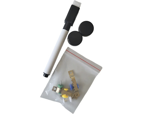 Sada příslušenství pro bílé tabule s popisovačem, dvěma magnety, dvěma pilovitými závěsy a několika barevnými připínáčky.