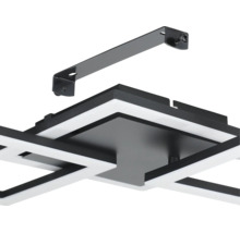 LED stropní svítidlo s čtvercovými prvky a kovovým montážním držákem.