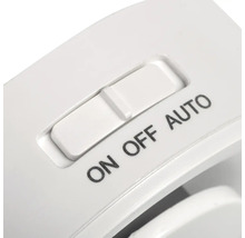 Detailní záběr na posuvný spínač s nastavením ON, OFF a AUTO.