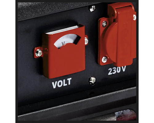 Ovládací panel elektrocentrály s voltmetrem a zásuvkou na 230 Volt.