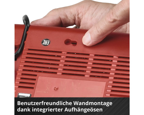 Zadní pohled na červené elektrické zařízení s integrovaným závěsným očkem pro snadnou montáž na stěnu.