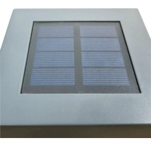 Čtvercový solární panel pro venkovní osvětlení pro montáž na sloup nebo povrch.