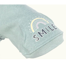 Rukáv mikiny s motivem duhy a nápisem Smile