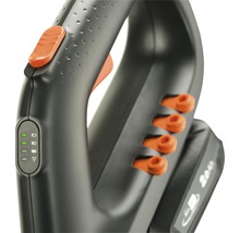 Detailní pohled na nůžky na trávu s ovládacími prvky a indikátorem baterie