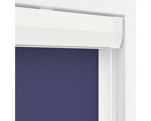 Roleta s řetízkovým ovládáním na okně