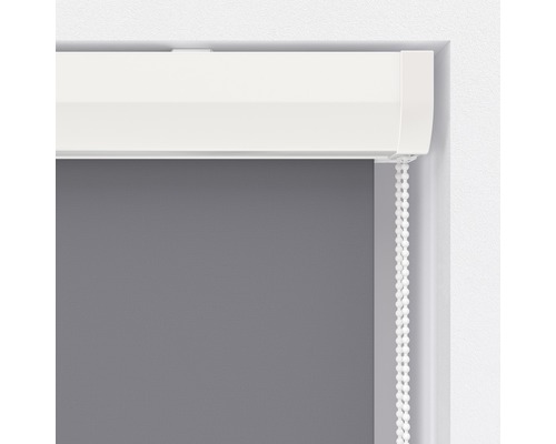 Šedá roleta s řetízkovým ovládáním