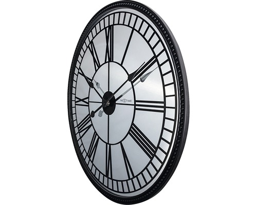 Kulaté nástěnné hodiny s římskými číslicemi a ciferníkem