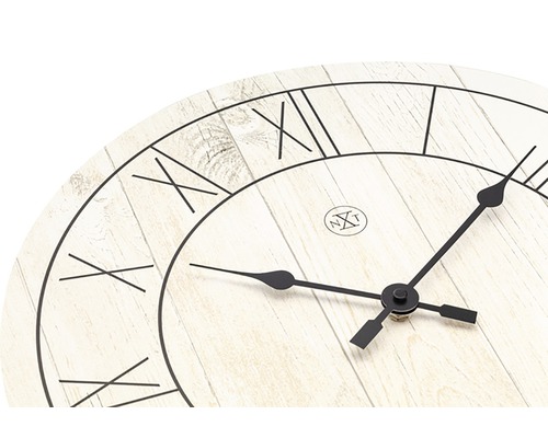 Detail hodin s římskými číslicemi a ručičkami