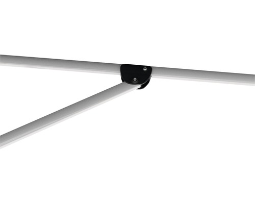 Detail hliníkového rámu s černým spojovacím prvkem