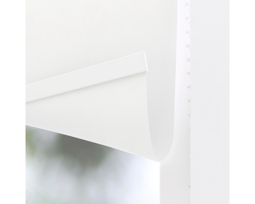 Detail bílé rolety pro dekoraci oken