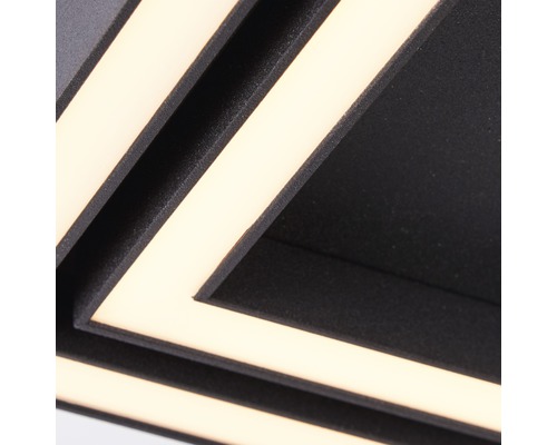 Detail stropního svítidla s LED prvky