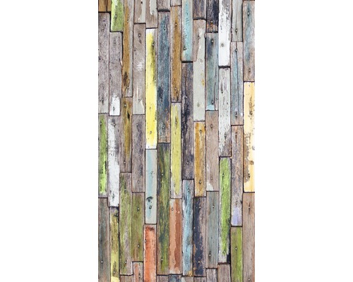 Obklad stěny ze starého dřeva se šrouby