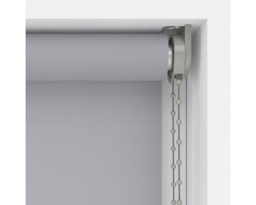 Šedá roleta s řetízkovým ovládáním