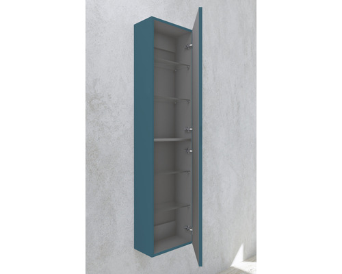 Vysoká skříňka s otevřenými skleněnými policemi do koupelny