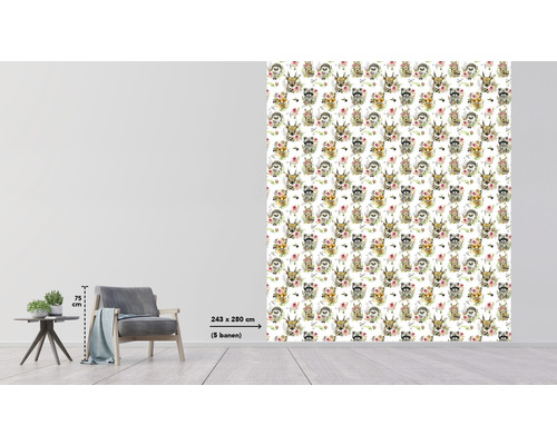 Vliesová tapeta se zvířecím vzorem zobrazená v místnosti, rozměry 243 x 280 cm