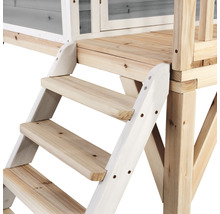 Detail dřevěného schodiště dětského domku