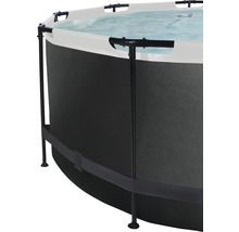 Detailní pohled na kulatou venkovní vířivku s ocelovým rámem