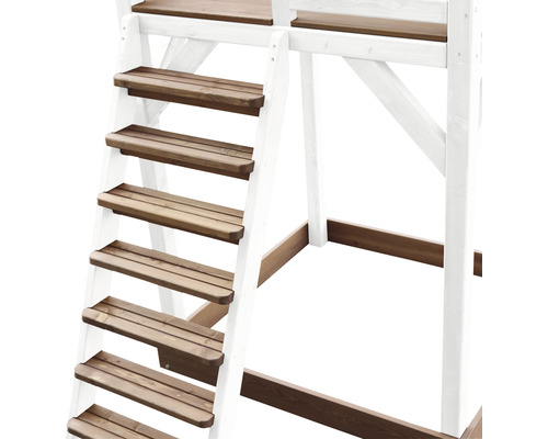 Detailní záběr dřevěného schodiště pro herní dům
