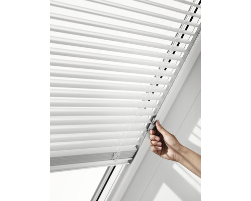 Střešní okenní žaluzie s ovládáním