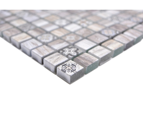 Mozaiková dlaždice s květinovými vzory