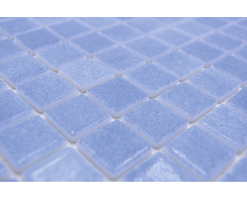 Detail mozaikových dlaždic ve čtvercovém tvaru