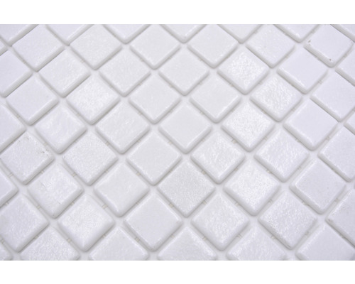 Detail čtvercových skleněných mozaikových dlaždic