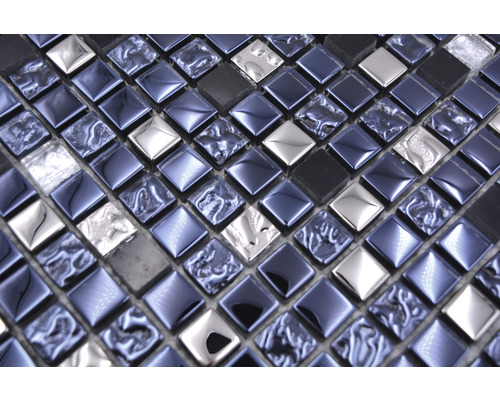 Detail modré, stříbrné a černé mozaiky