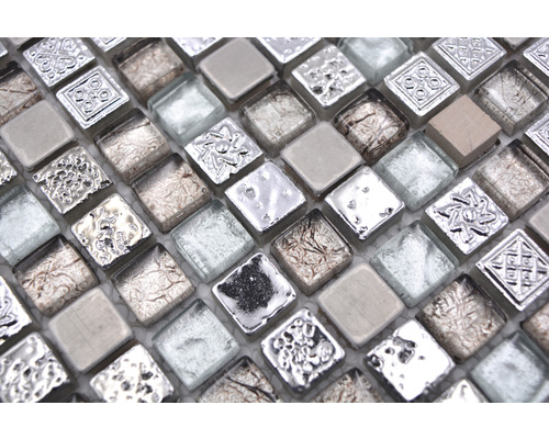 Mozaikové dlaždice ze skla a kamene