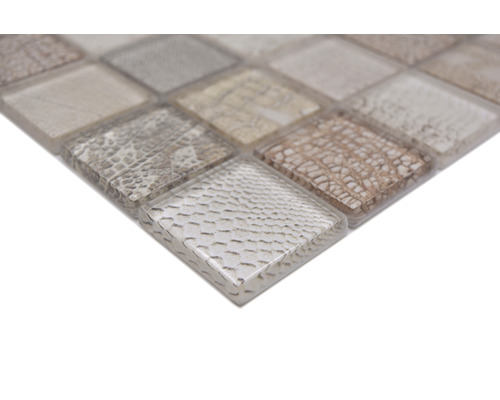 Mozaiková dlaždice ze skla a kamene s čtvercovými prvky