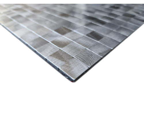 Kovová mozaiková dlaždice se čtvercovým vzorem