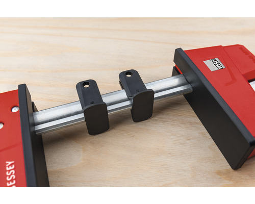 Detail truhlářské svěrky Bessey.