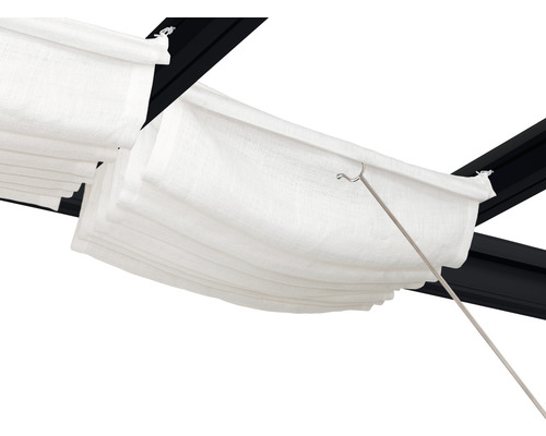 Římská roleta s černým držákem a ovládací tyčí