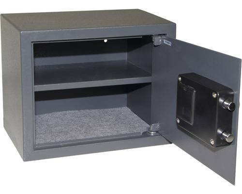 Otevřený trezor s policemi