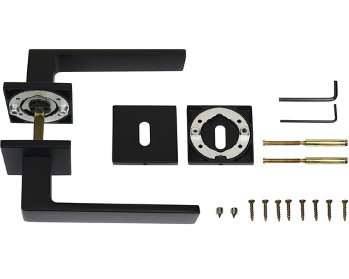 Černé kliky dveří s upevňovacím materiálem