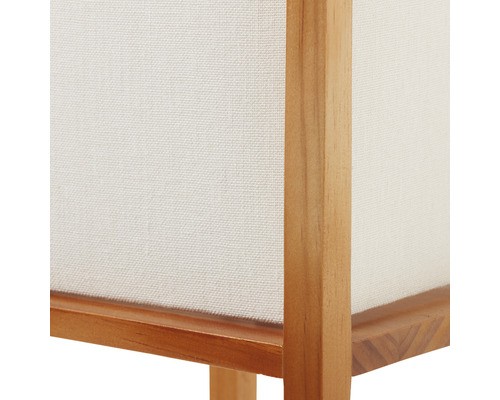 Detailní pohled na lampu s dřevěným rámem a látkovým potahem