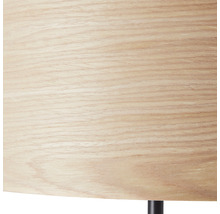 Detailní pohled na dřevěné stínidlo lampy