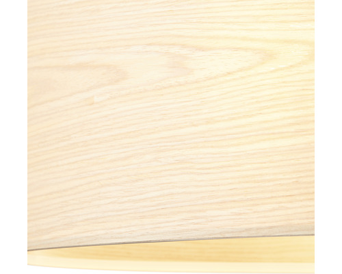 Detail lampy s dřevěnou dýhou