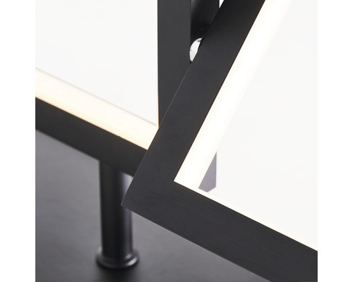 Detail moderního LED svítidla s geometrickým designem