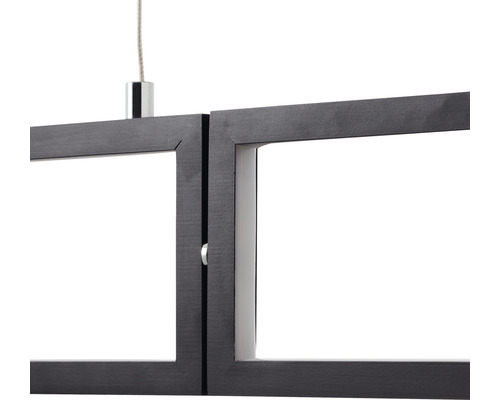 Detail závěsné lampy s geometrickým designem