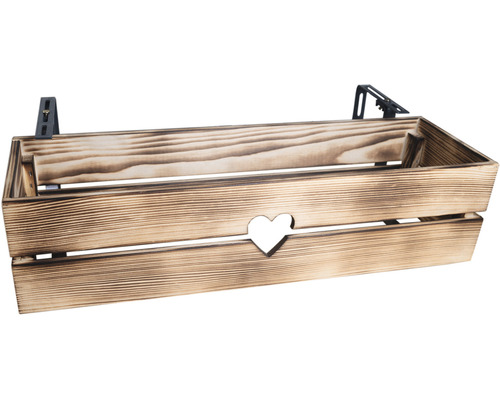 Dřevěná bedna s výřezem ve tvaru srdce a závěsem