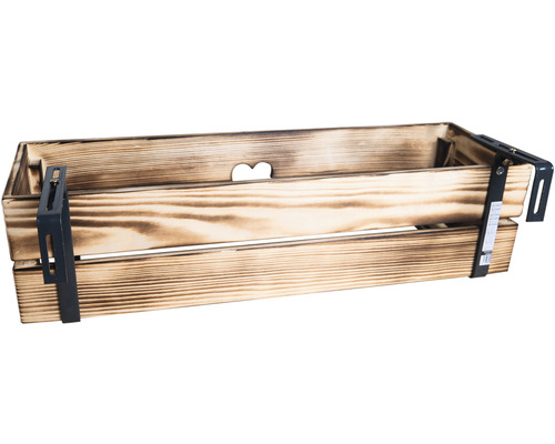 Dřevěná bedna s výřezem ve tvaru srdce a kovovým závěsem