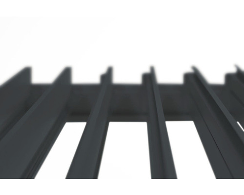 Detailní záběr na šedý grilovací rošt