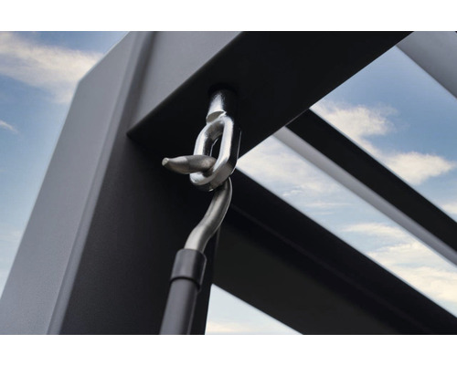 Detailní záběr upevnění houpací sítě k rámu