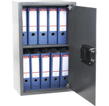 Otevřený trezor s pořadači