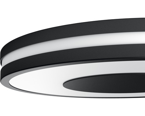 Detail kulatého stropního svítidla s LED osvětlením