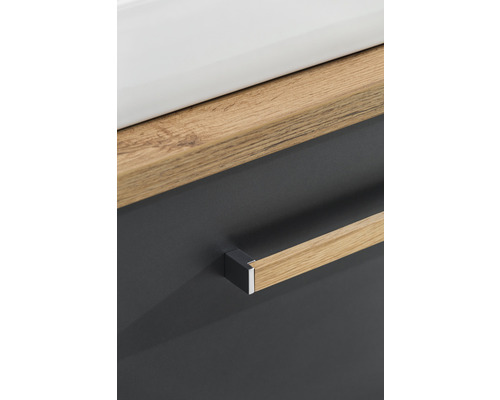 Detail skříňky pod umyvadlo s rukojetí